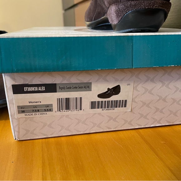 Aetrex Mary Jane shoes - Picture 2 of 2